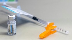Chính quyền Mỹ đang tăng cường nỗ lực phân phối vaccine COVID-19 (Ảnh: Reuters)