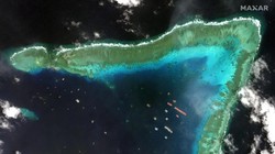 Ảnh vệ tinh cho thấy nhiều tàu Trung Quốc đang hoạt động ở bãi Ba Đầu (Ảnh: Maxar)