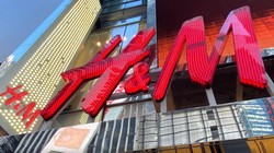 H&M báo cáo thất thu trong quý đầu tiên, sau khi đưa ra bình luận gây tranh cãi về Tân Cương (Ảnh: Reuters)