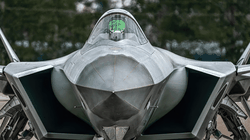 Phiên bản hai chỗ ngồi của J-20 được cho là tích hợp nhiều công nghệ tối tân hơn (Ảnh: Handout)