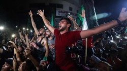 Người dân ở Gaza ăn mừng lệnh ngừng bắn (Ảnh: Al Jazeera)