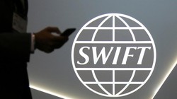 Nga có thể bị phương Tây trừng phạt bằng cách loại khỏi hệ thống SWIFT (Ảnh: Reuters)