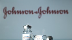 Vaccine COVID-19 của Johnson & Johnson từng bị tạm ngừng sử dụng do quan ngại về chứng huyết khối sau tiêm (Ảnh: Getty)