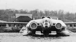 VVA-14 có thể cất cánh thẳng đứng từ cả mặt nước lẫn mặt đất (Ảnh: CNN)