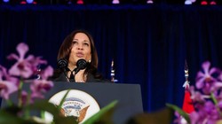 Phó Tổng thống Mỹ Kamala Harris phát biểu tại chặng dừng chân Singapore (Ảnh: Reuters)