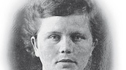 Nữ tình báo Alima Abdenanova được truy tặng danh hiệu "Anh hùng Liên bang Nga" (Ảnh: AIF)