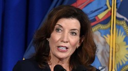Thống đốc bang New York Kathy Hochul (Ảnh: CNBC)