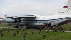 Binh sĩ Nga tập trận tại khu vực gần biên giới với Ukraine hồi tháng 4 (Ảnh: NYT).