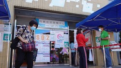 Nghiên cứu mới được công bố trong lúc Hong Kong chuẩn bị chương trình tiêm mũi vaccine tăng cường (Ảnh: SCMP)