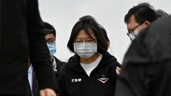 Lãnh đạo Đài Loan Thái Anh Văn trong một chuyến thị sát ngày 25/11 (Ảnh: AFP)