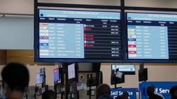 Nhiều nước trên thế giới thắt chặn biện pháp hạn chế di chuyển để ngăn chặn biến chủng mới (Ảnh: AFP)