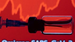 Sự mơ hồ về biến chủng Omicron khiến toàn thế giới báo động (Ảnh: Reuters)