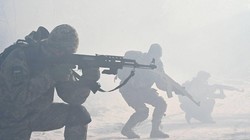 Rất nhiều thường dân Ukraine tham gia các buổi tập quân sự trong những tháng gần đây (Ảnh: AFP)