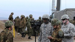 Quân đội Mỹ và Nhật Bản trong một cuộc tập trận năm 2014 (Ảnh: US Army)