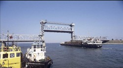 Tàu, thuyền lưu thông qua tuyến đường thủy sông Dniester, đoạn chảy qua Ukraine (Ảnh: Sputnik).