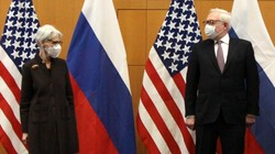 Thứ trướng Ngoại giao Mỹ Wendy Sherman và người đồng cấp Nga Sergey Ryabkov tại Geneva, Thụy Sĩ (Ảnh: Guardian)