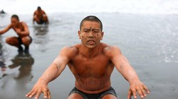 Một tình nguyện viên tham gia khóa huấn luyện đặc nhiệm của Đài Loan (Ảnh: Reuters)