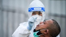 Một số nghiên cứu cho thấy, Omicron có thể xuất hiện ở nước bọt sớm hơn ở dịch mũi (Ảnh minh họa: Reuters).