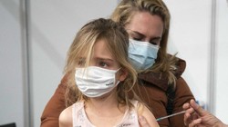 Thụy Điển quyết định không khuyến nghị tiêm vaccine COVID-19 cho tất cả trẻ em ở nhóm tuổi 5-11 (Ảnh: EPA)