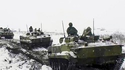 Xe thiết giáp Nga trong một cuộc tập trận ở vùng Rostov (Ảnh: AP)