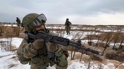 Binh sĩ Nga trong cuộc tập trận quân sự Nga-Belarus tại khu huấn luyện Obuz-Lesnovsky ở Belarus. Ảnh: AP