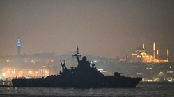 Một tàu tuần tra Nga đang di chuyển từ Địa Trung Hải sang Biển Đen, ngày 16/2 (Ảnh: AP)