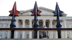 Bộ Tài chính Mỹ công bố lớp lệnh trừng phạt mới nhằm vào Nga (Ảnh: AP)