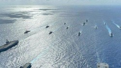 Nhóm tác chiến tàu sân bay USS Ronald Reagan và USS Carl Vinson, cùng tàu sân bay JS Ise của Nhật Bản và tàu HMS Queen Elizabeth của Anh tuần tra chung trên biển Philippines (Ảnh: SCMP)