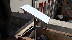 Một thiết bị đầu cuối của Starlink ở Odessa, Ukraine hồi tháng 3 (Ảnh: Getty).