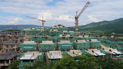 Ngày càng có thêm nhiều người mua nhà ở Trung Quốc từ chối trả nợ đối với các dự án dang dở (Ảnh: Reuters)