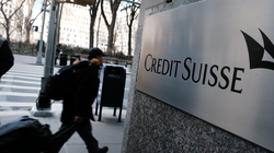 Credit Suisse đã bị đối thủ UBS mua lại sau khi gặp khủng hoảng (Ảnh: CNBC)