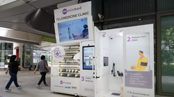 Một máy bán thuốc tự động được đặt ở Block 536 Serangoon (Ảnh: CNA)