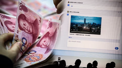 Các công ty Trung Quốc đang đổ nhiều tiền vào phát triển AI, với hy vọng rằng các công cụ như Ernie Bot của Baidu đủ sức cạnh tranh với ChatGPT (Ảnh: AP)