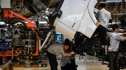 Trung Quốc đối diện với nguy cơ xảy ra giảm phát, trái ngược với các nền kinh tế phương Tây (Ảnh: SCMP)