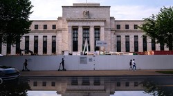 Các nhà quan sát nhận định Fed sẽ tiếp tục nâng lãi suất sau đợt ngừng trong tháng 6 (Ảnh: Bloomberg)