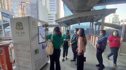 Một máy bán hàng tự động thông minh tại trạm xe ở Bangkok, Thái Lan (Ảnh: Bangkok Post)