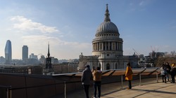 Nợ ròng khu vực công của Anh vượt GDP lần đầu tiên trong vòng 6 thập kỷ (Ảnh: CNBC)