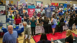 Thị trường lao động Mỹ tuy vẫn tăng trưởng nhưng đã có tín hiệu hạ nhiệt (Ảnh: WSJ)