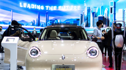 Mẫu EV Ora Good Cat của nhà sản xuất Trung Quốc Great Wall được bày bán ở Thái Lan (Ảnh: Reuters)