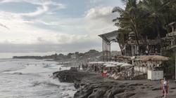 Bali, một trong số những điểm du lịch nổi tiếng nhất trong khu vực, chứng kiến số lượng khách đặt phòng khách sạn giảm (Ảnh: Bloomberg)