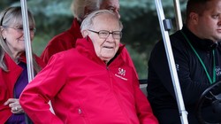 Warren Buffett nổi tiếng là một trong những nhà đầu tư thành công nhất mọi thời đại (Ảnh: WSJ)