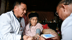 Trung Quốc được khuyến khích đẩy nhanh việc tích hợp bảo hiểm hưu trí tư nhân, tăng cường bảo hiểm y tế và hoàn thiện các chương trình chăm sóc người cao tuổi (Ảnh: Xinhua)