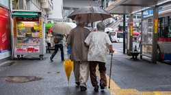 Nhật Bản đang đối diện với vấn đề già hóa dân số nghiêm trọng (Ảnh: Jakarta Post)