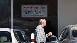 Trong 3 tháng kết thúc vào tháng 10, các nhà tuyển dụng Mỹ tạo thêm trung bình 204.000 việc làm mỗi tháng, giảm rõ rệt so với thời kỳ hậu đại dịch (Ảnh: Getty)