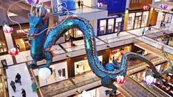 Thủ tướng Lý Hiển Long cho biết nhiều gia đình Trung Quốc coi đứa trẻ sinh vào năm Rồng là đặc biệt tốt lành (Ảnh: Reuters)