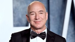 Theo Bloomberg, giá trị tài sản ròng của Jeff Bezos là 200 tỉ USD tính tại ngày 4/3 (Ảnh: WSJ)