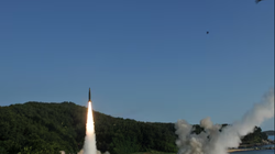 Quân đội Mỹ và Hàn Quốc sử dụng tên lửa ATACMS và Hyunmoo II ngày 5/7/2017 (Ảnh: Reuters)