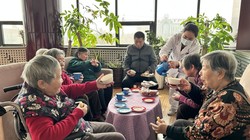 Nhiều doanh nghiệp Trung Quốc chuyển hướng sang các sản phẩm dành cho người già, trong bối cảnh già hóa dân số (Ảnh: SCMP)