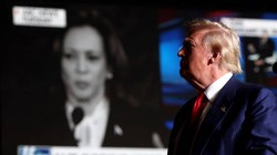 Ông Donald Trump chiếu đoạn video về bà Kamala Harris trong một cuộc vận động tranh cử ở Las Vegas, Nevada, ngày 13/9 (Ảnh Getty)