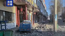 Một trận động đất mạnh 6,8 độ richter xảy ra vào sáng 7/1 khiến ít nhất 32 người thiệt mạng, báo cáo cho biết. Ảnh: CCTV